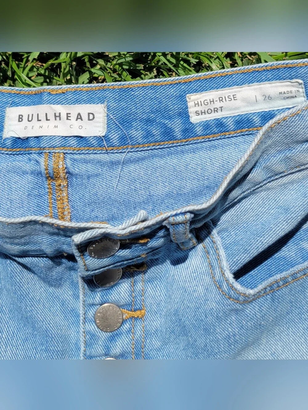Bullhead Cut Off Denim High Rise Jean Shorts 27W Size 26 Womens 100% Cotton - Picture 3 of 4